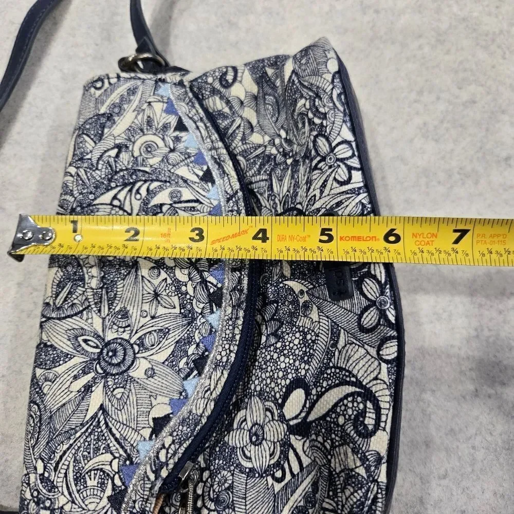 🐢 Sakroots crossbody mini bag!